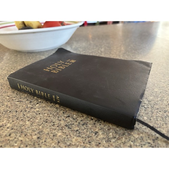 HOLY BIBLE Old & New Testaments Black   - GODS Word - Picture 4 of 4